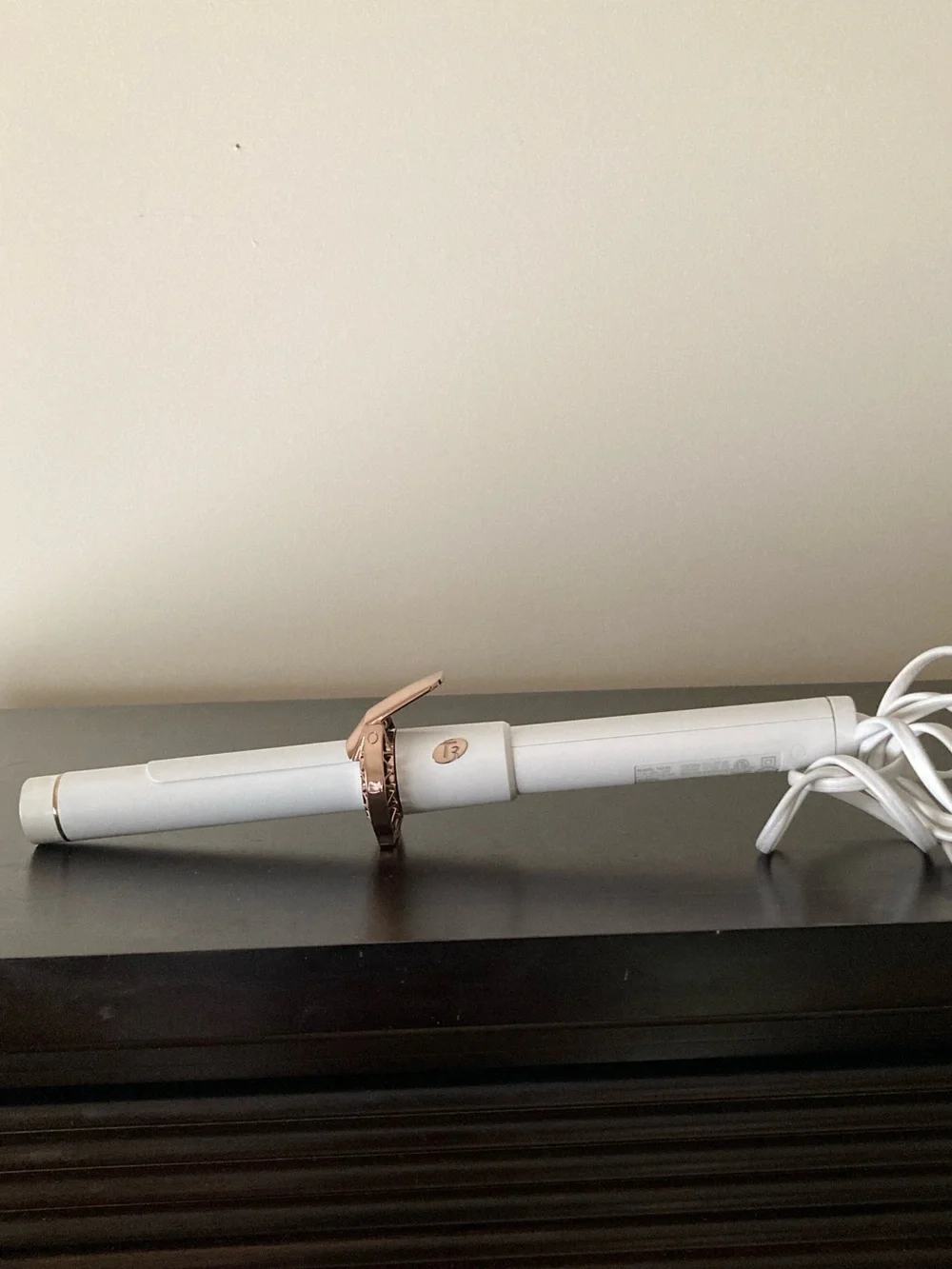T3 curling iron with carring bag and 4 clips